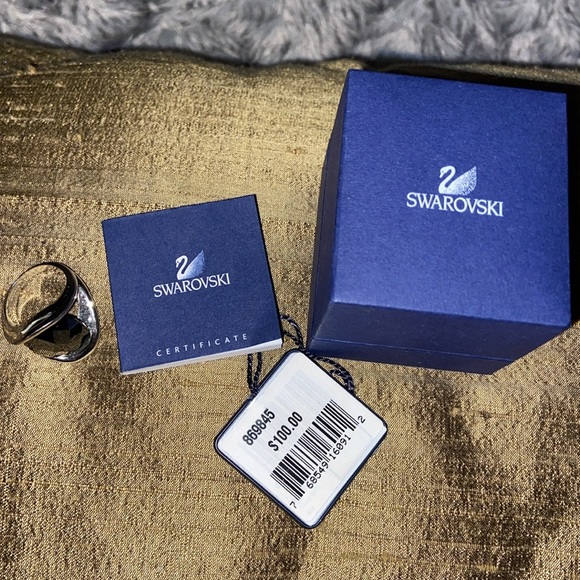 Swarovski silver toned black gem ring size 7 - Picture 5 of 13